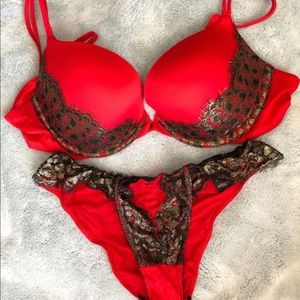 VS “Very Sexy” bra.